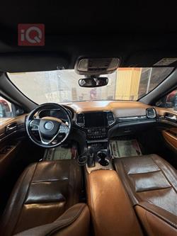 جیپ گراند شیرۆکی